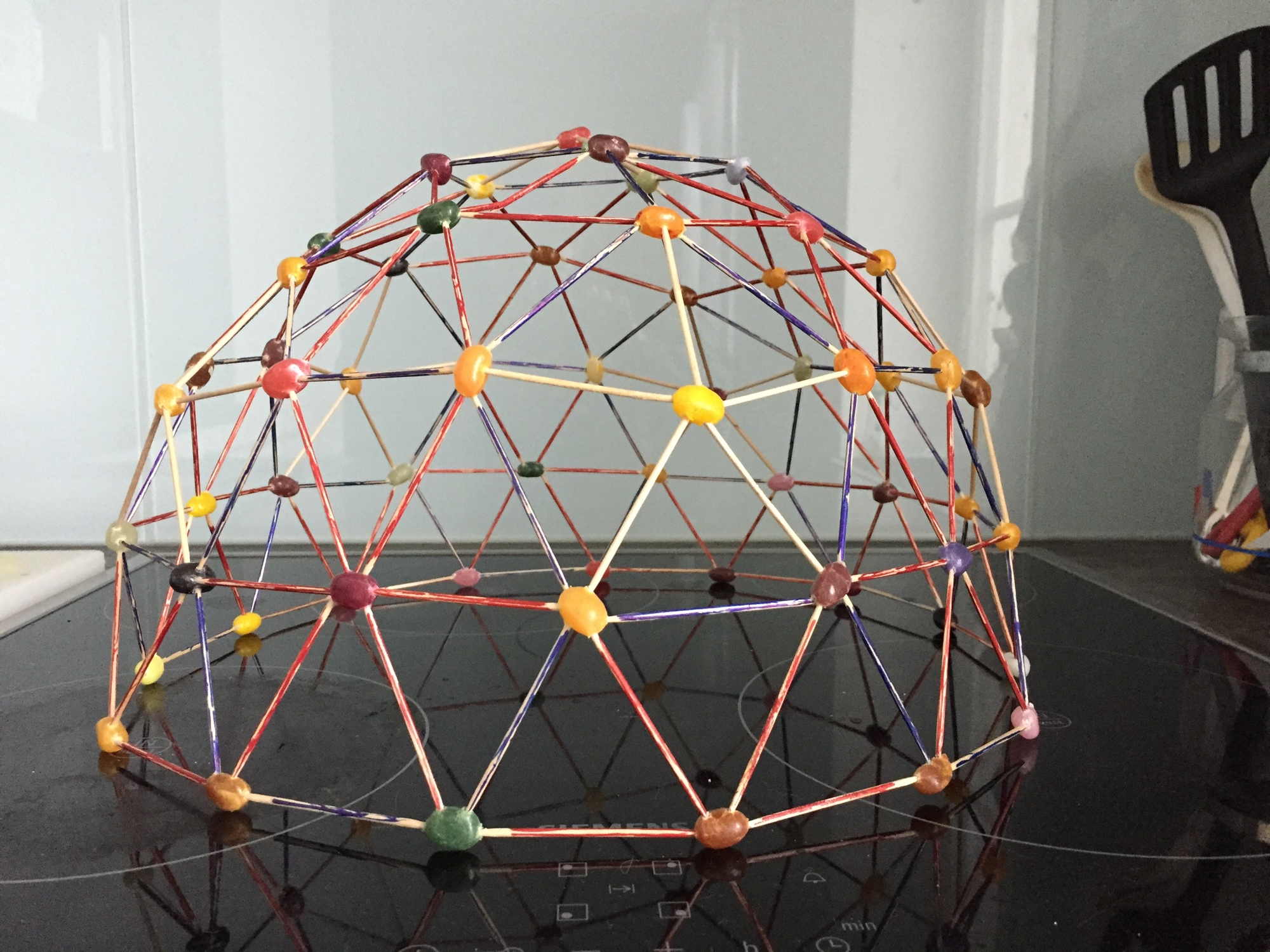 Prototyp Dome aus Zahnstochern und Jelly Beans