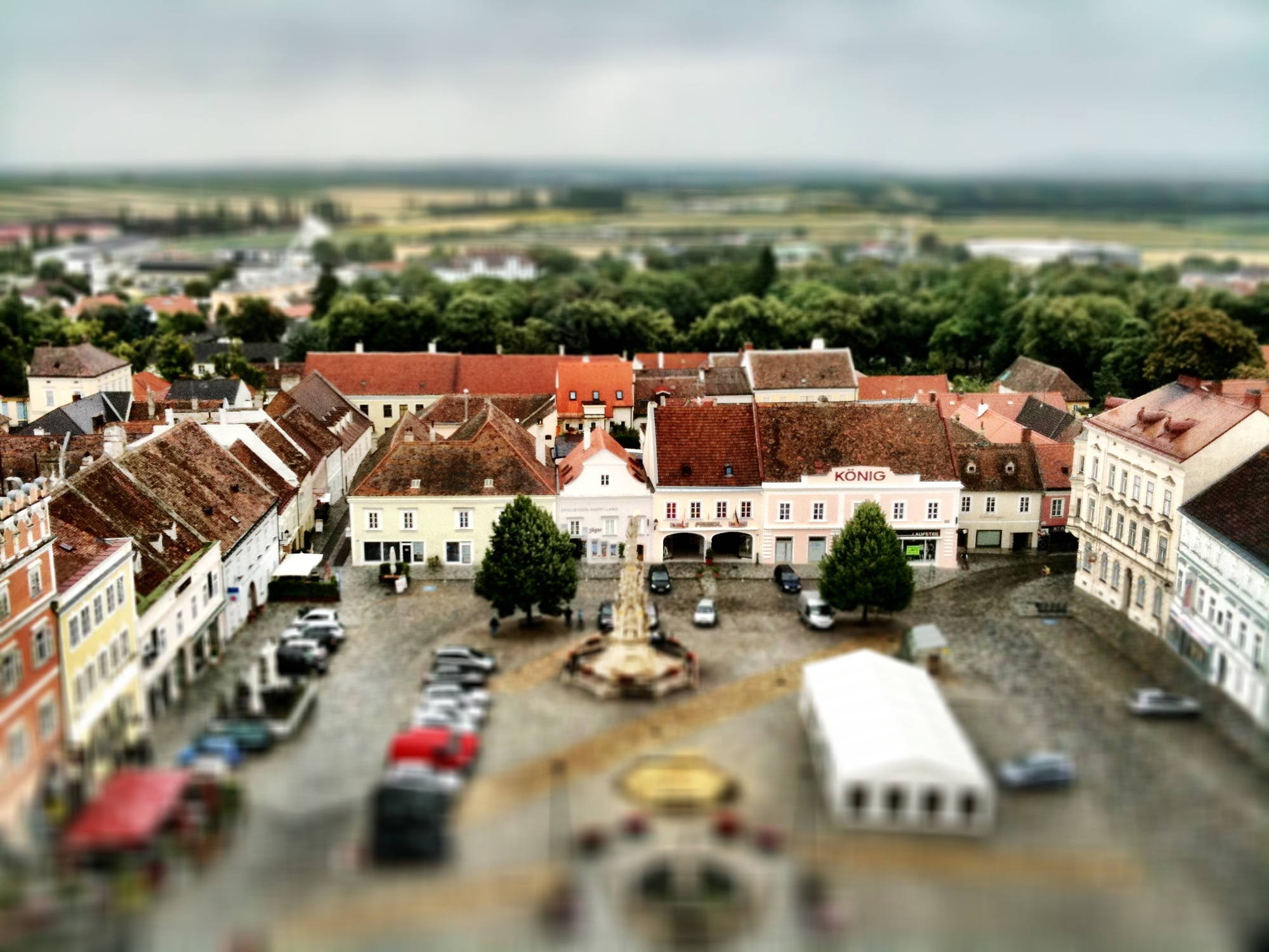 Ausblick vom Rathausturm in Retz mit Miniatur-Effekt aus Camera+