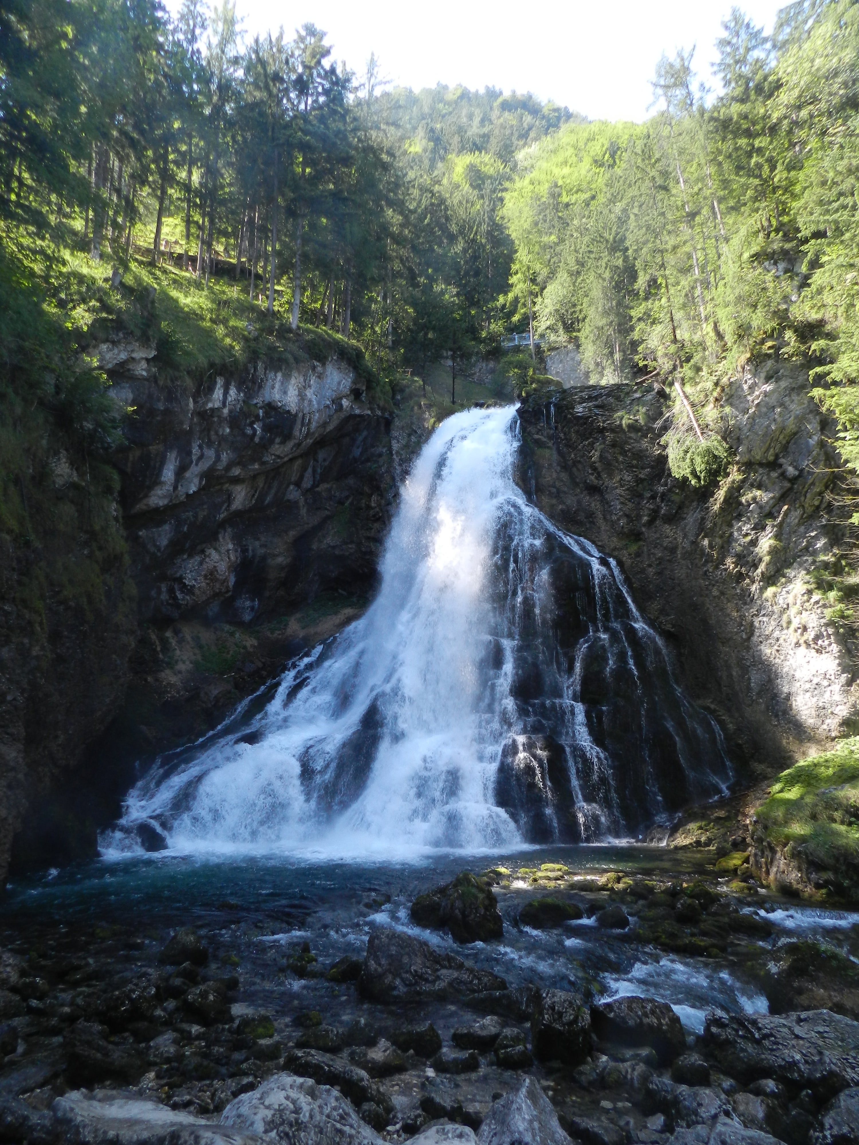 Gollinger Wasserfall von niedrigem Niveau aus gesehen