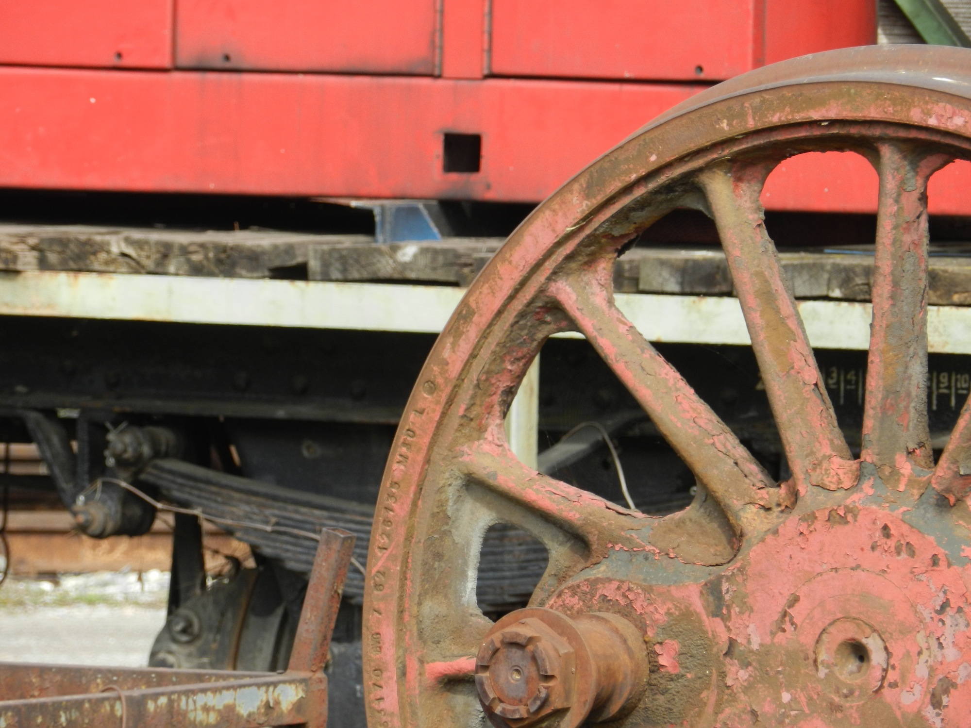 rostiges Detail eines alten Eisenbahnrads