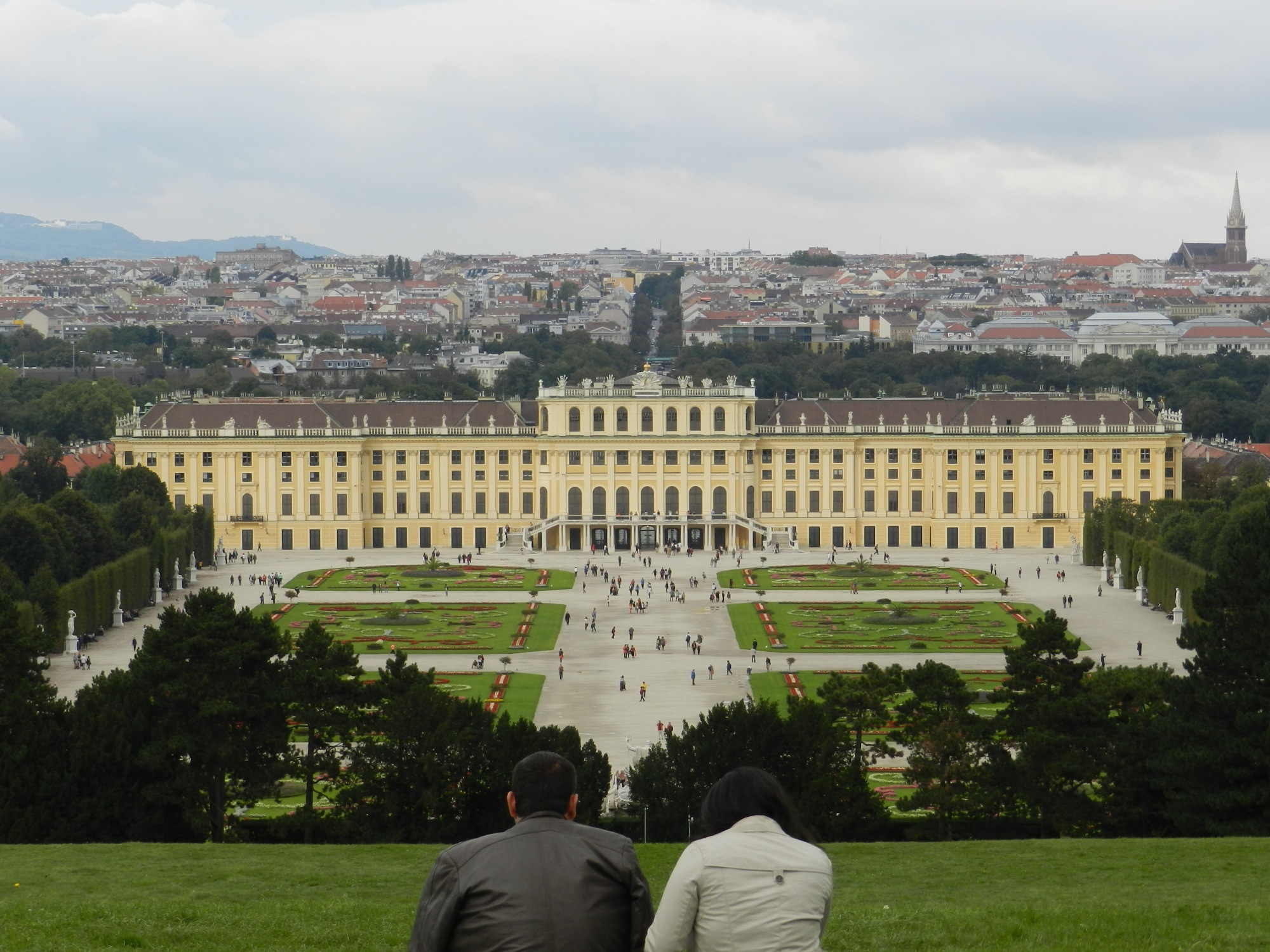 Klassiker: Touristen vor dem Schloss Schönbrunn