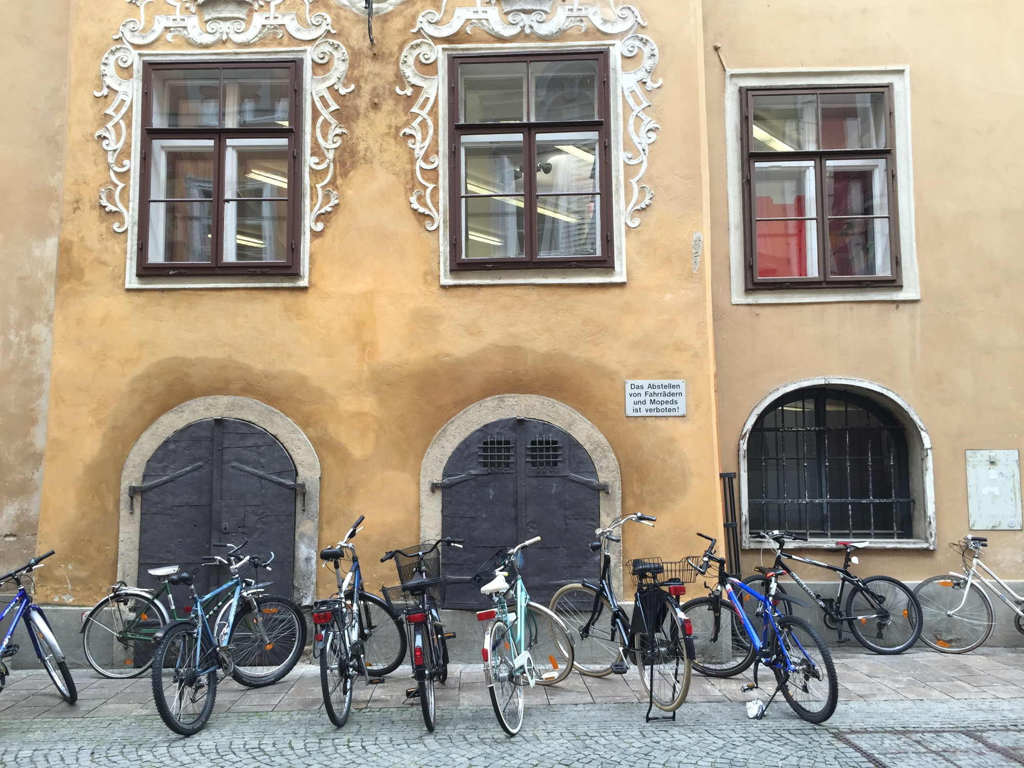 Das Abstellen von Fahrrädern und Mopeds ist verboten: ziviler Ungehorsam in Graz