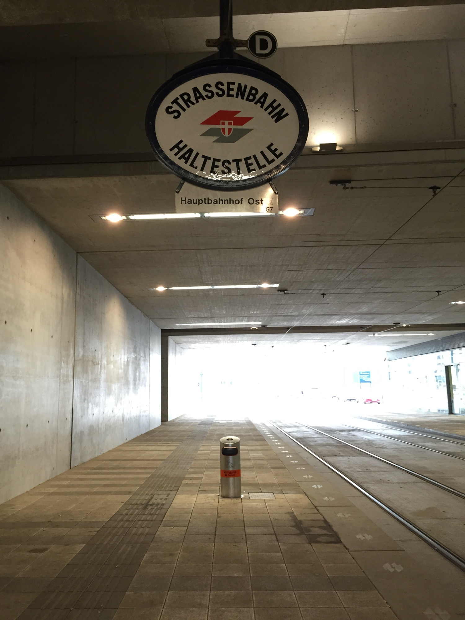 Straßenbahnhaltestelle der Linie D, Hauptbahnhof Ost
