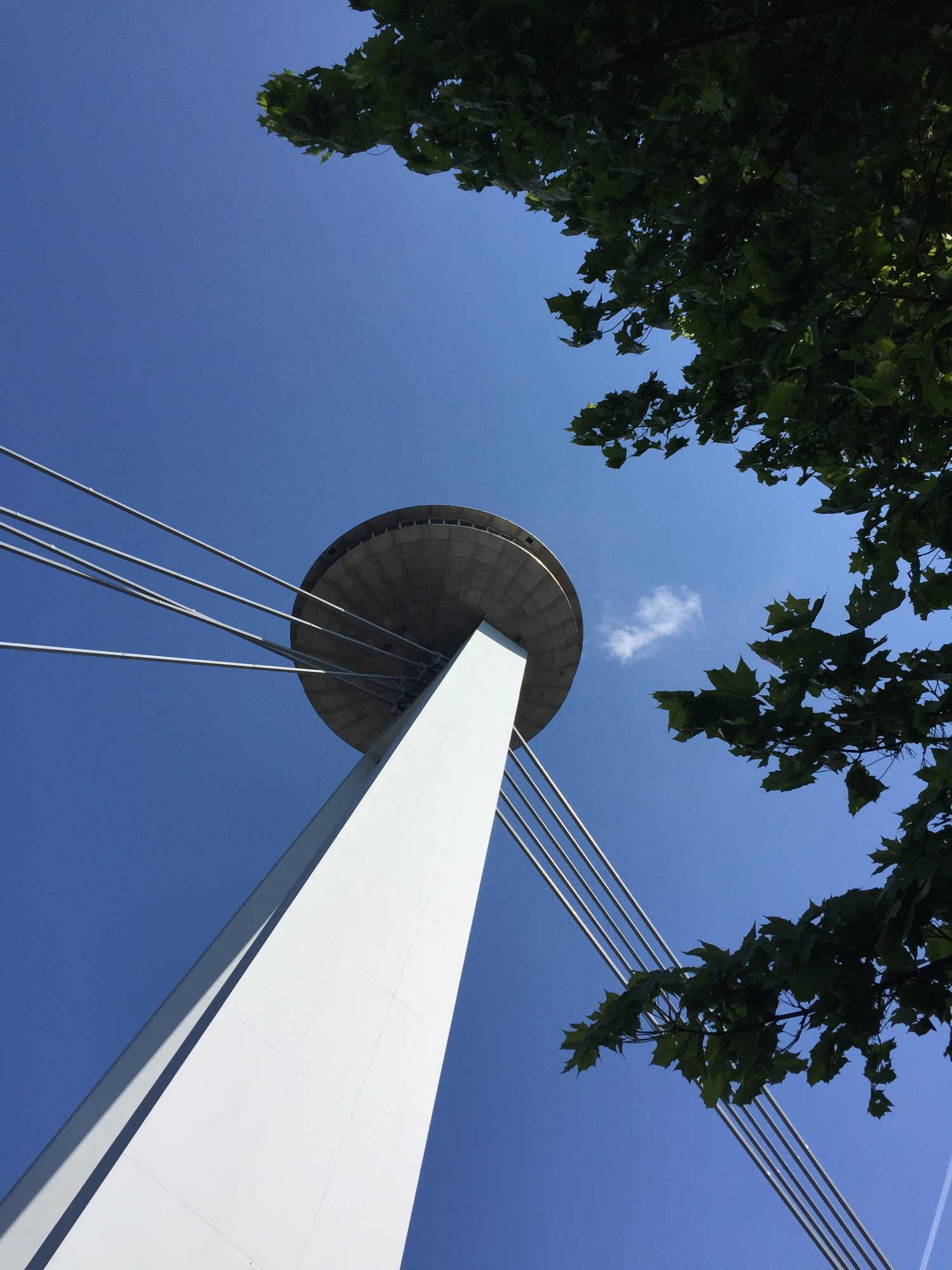 Ufo Tower auf der Brücke des Slowakischen Nationalaufstandes (Most SNP)
