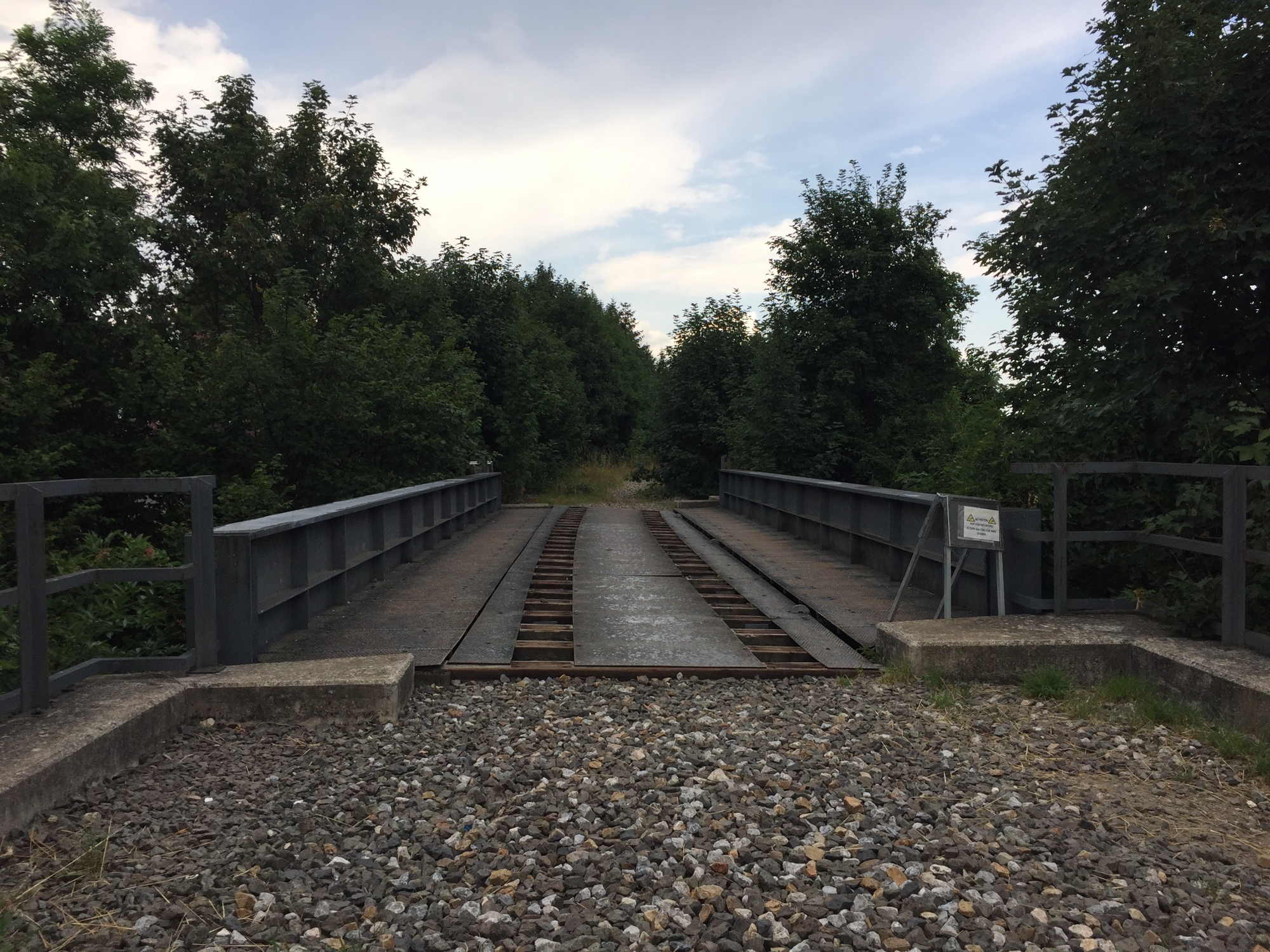 Still gelegte Eisenbahnbrücke in Steinabrückl