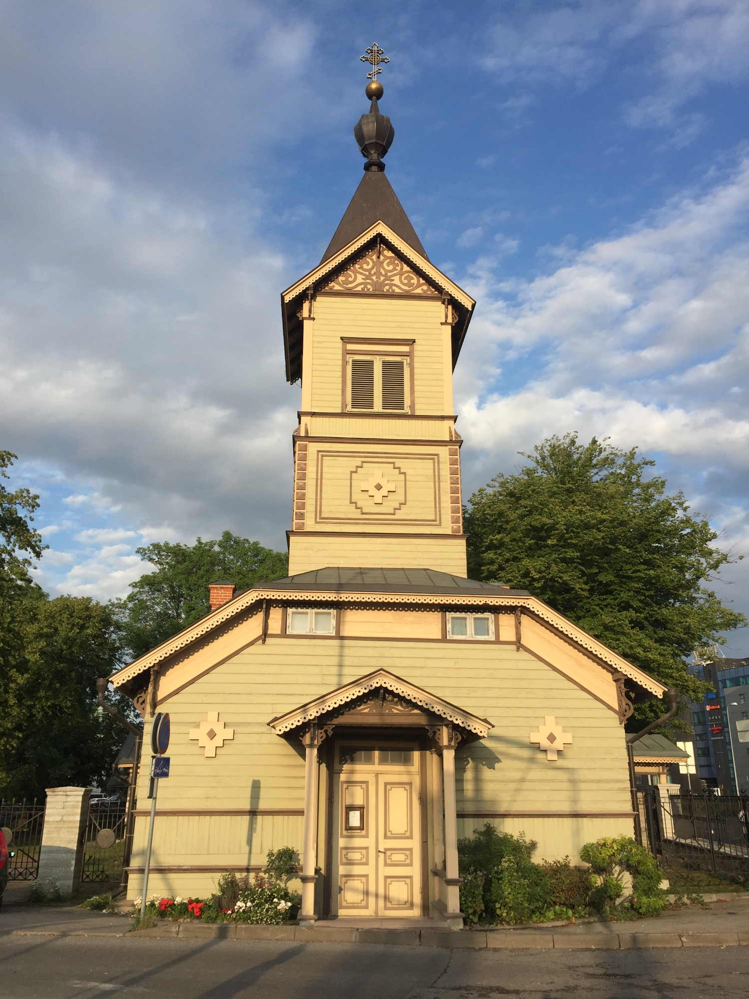 Püha Siimeoni ja Naisprohvet Hanna kirik, Kirche im Hafengebiet von Tallinn, romantische Holzarchitektur