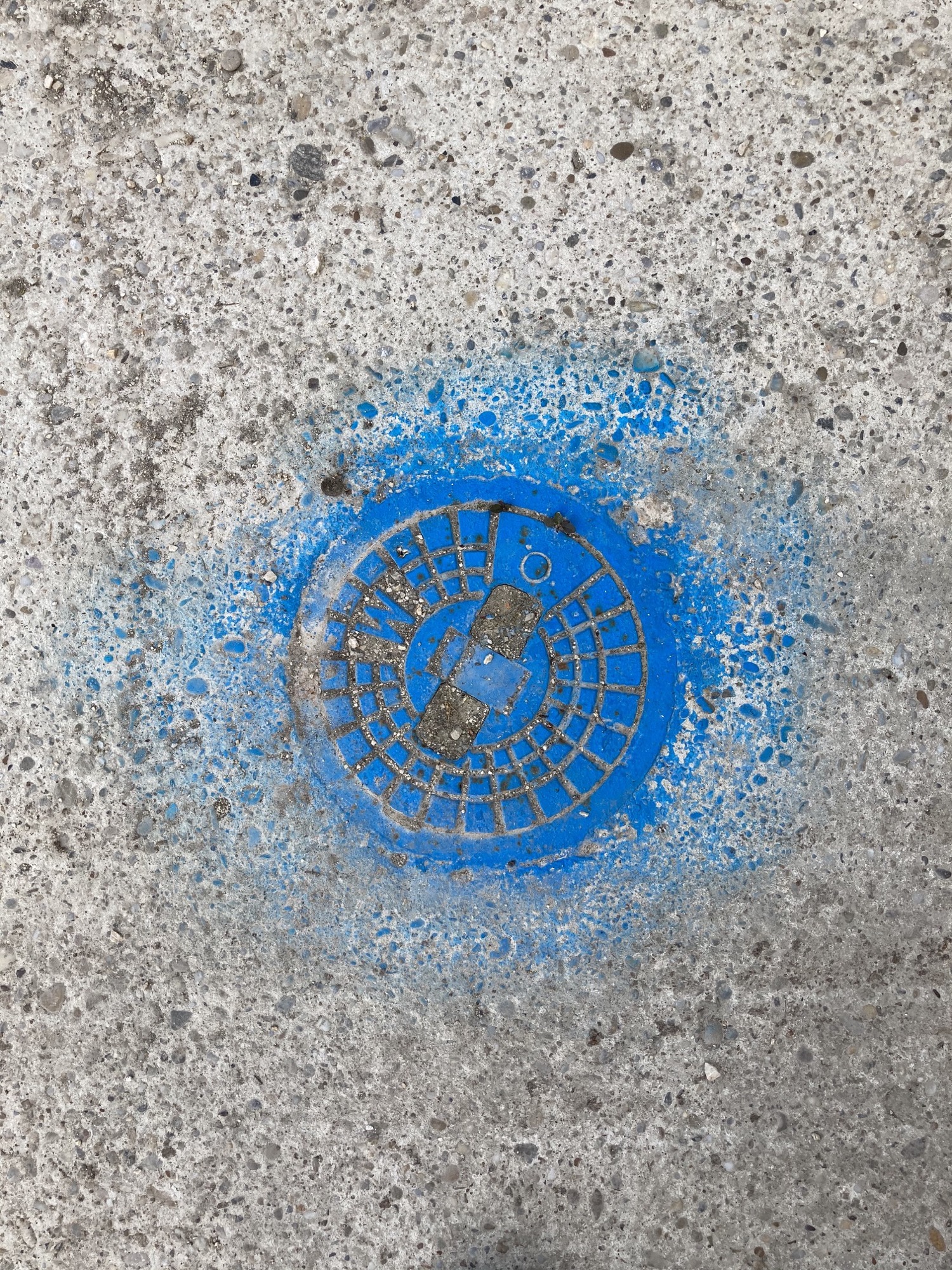 Wasserzugang im Boden, mit blauer Farbe gekennzeichnet